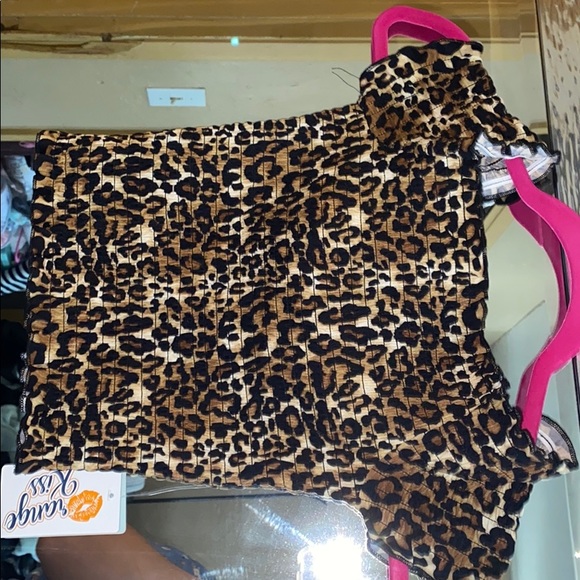 Crop too. Cheetah print - Picture 1 of 3